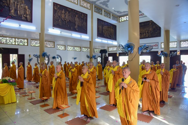 Pratimoksa commandment rite and precept listen at Hoang Phap pagoda